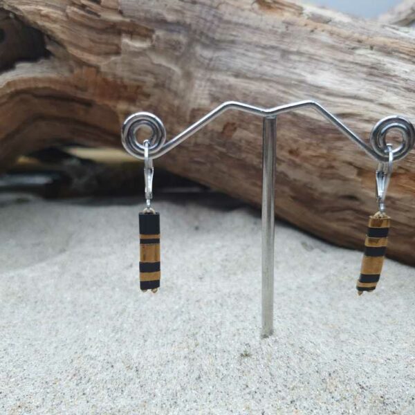 Boucles d’Oreilles Pendantes Perles carrées – Noir et Doré – Noir, Doré