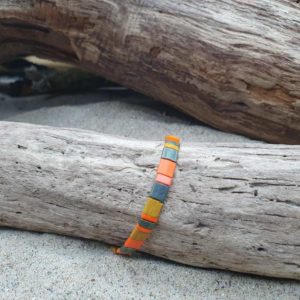 Bracelet  simple rang  –  Comanche – perles carrées – Orange, Kaki, Irisé et Ocre