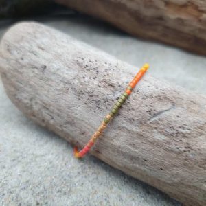 Bracelet simple rang – Type 2- minis perles sur câble fin –  Comanche – Orange, Kaki, Irisé et Ocre