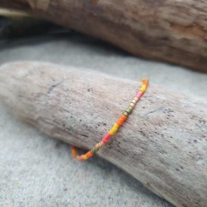 Bracelet simple rang – Type 3- minis perles sur câble fin –  Comanche – Orange, Kaki, Irisé et Ocre