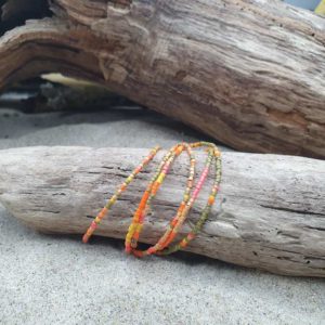 Bracelet simple rang – lot de 6 – minis perles sur câble fin –  Comanche – Orange, Kaki, Irisé et Ocre