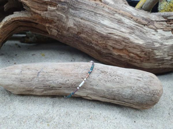 Bracelet simple rang -Type 2 - minis perles sur câble fin – Glacier –  Ardoise, Blanc, bronze reflets