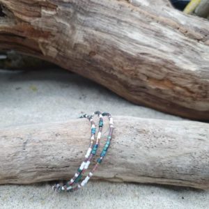 Bracelet simple rang – Lot de 3 – minis perles sur câble fin – Glacier –  Ardoise, Blanc, bronze reflets