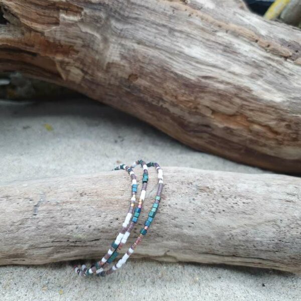 Bracelet simple rang – Lot de 3 – minis perles sur câble fin – Glacier – Ardoise, Blanc, bronze reflets