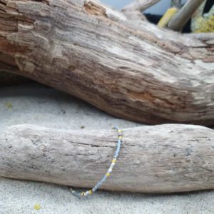 Bracelet simple rang – Type 4- minis perles sur câble fin – Naturel – Ocre, Bronze, Ecru, Gris, Marbré