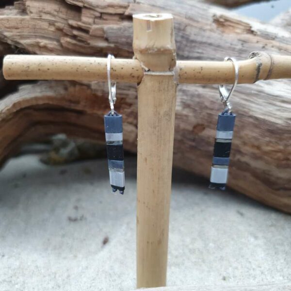 Boucles d’Oreilles Pendantes Perles carrées – Tempête – Noir et gris