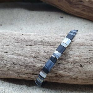 Bracelet simple rang perles carrées – Tempête –  Noir et gris