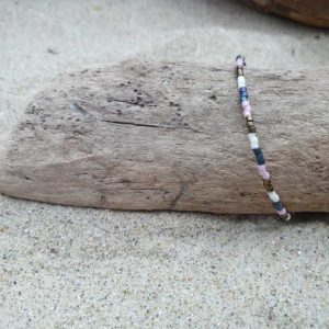 Bracelet simple rang – Type 3 – minis perles sur câble fin –  La Vie en Rose – Rose Ecru Ardoise et Doré