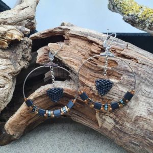 Boucles oreilles Rondes – Noir Ébène – Perles carrées – Noir mat, Bronze et Marbré –  triangle tissage mini perles noires