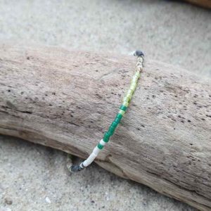 Bracelet simple rang – Type 7- minis perles sur câble fin –  Chlorophylle – Vert, Ecru,  Ardoise et Marbré