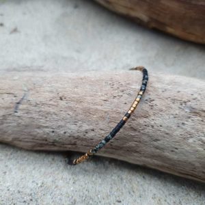 Bracelet simple rang – Type 5 – minis perles sur câble fin –  Noir Ébène –  Noir mat, Bronze et Marbré