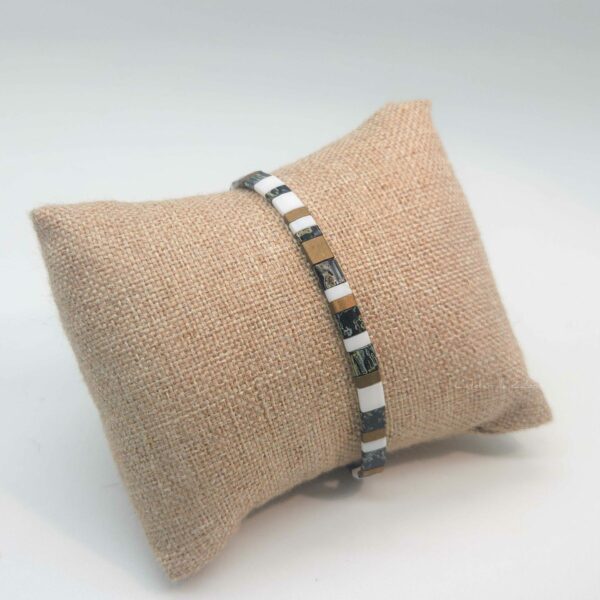 Bracelet simple rang – perles carrées – Himalaya – Sauvage