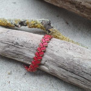 Bracelet Ecailles de Dragon Simple – Uni – Perles carrées – Rouge mat et Bronze