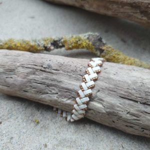 Bracelet Ecailles de Dragon Simple – Uni – Perles carrées – Ecru mat et Bronze