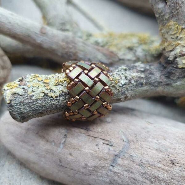 Bague Ecailles de Dragon double perles carrées – Uni – Perles carrées – vert kaki métallique- taille M