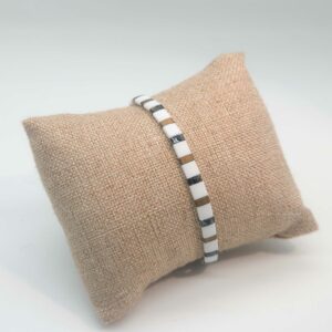 Bracelet simple rang – perles carrées – Himalaya – Blanc mat, Bronze et Marbré