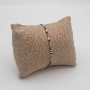 Bracelet simple rang – minis perles sur câble – Himalaya