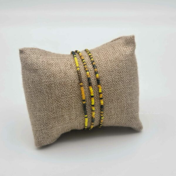 Ensemble de bracelets simple rang – minis perles sur câble – Aztèque