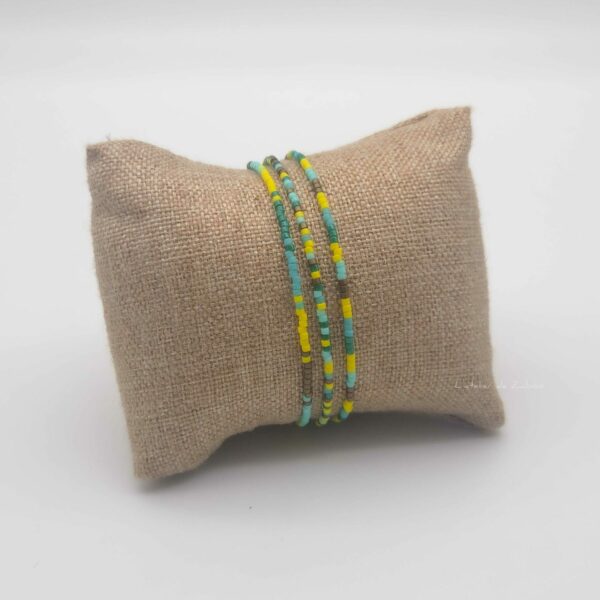 Ensemble de bracelets simple rang – minis perles sur câble – Bahia