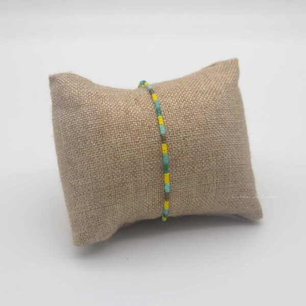 Bracelet simple rang – minis perles sur câble – Bahia