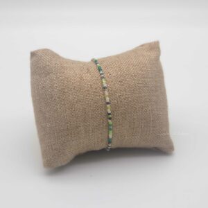 Bracelet simple rang – minis perles sur câble – Chlorophylle