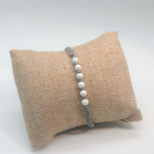 Bracelet Macramé fin A – fil gris- howlite