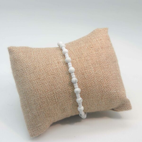 Bracelet Macramé fin B – fil blanc- howlite