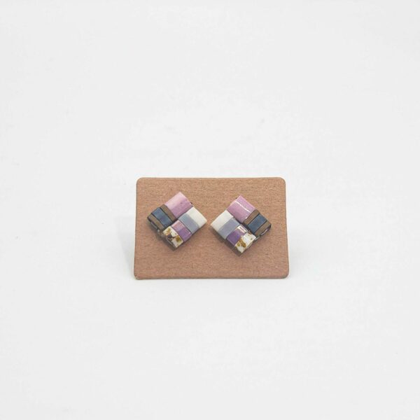 Boucles oreilles Puces – Perles carrées  – La vie en rose