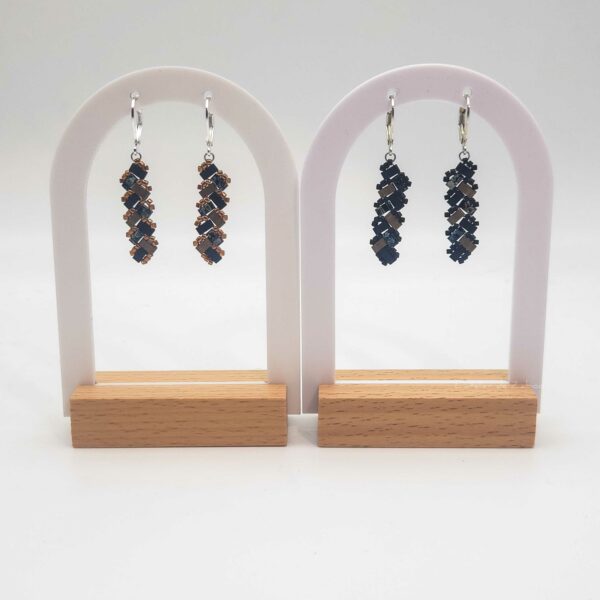Boucles d’Oreilles Pendantes Perles carrées Ecailles de Dragons Noir ébène