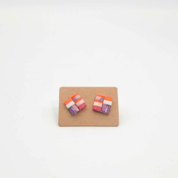 Boucles oreilles Puces – Perles carrées  – Sucre d’orge