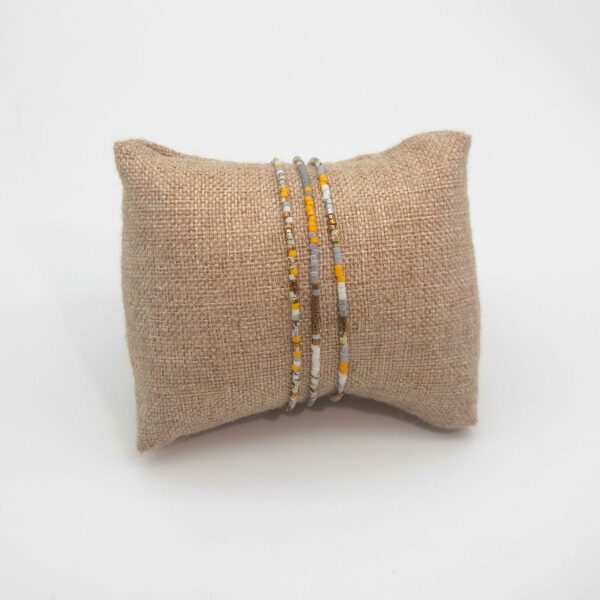 Ensemble de bracelets simple rang – minis perles sur câble – Naturel