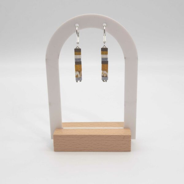 Boucles d’Oreilles Pendantes – Perles carrées – Naturel