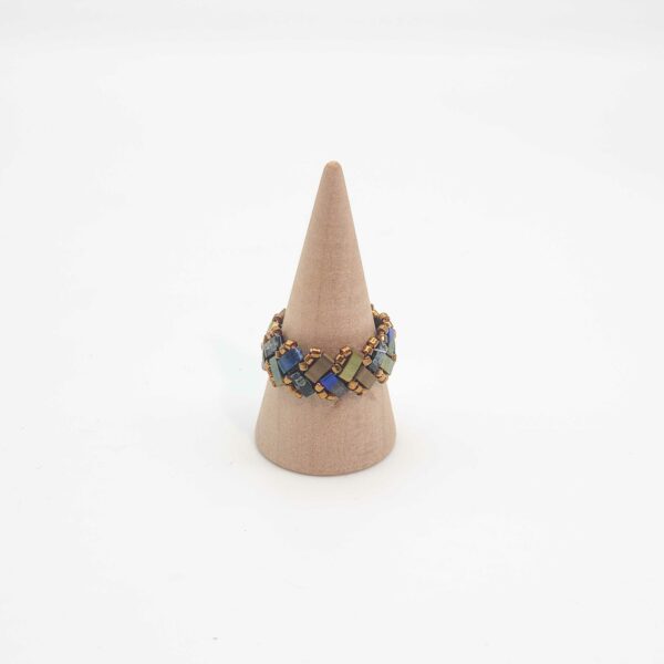 Bague Ecailles de Dragon simple perles carrées – Plume de paon