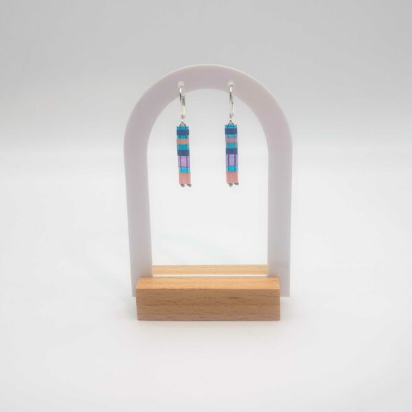 Boucles d’Oreilles Pendantes – Perles carrées – Hortensia