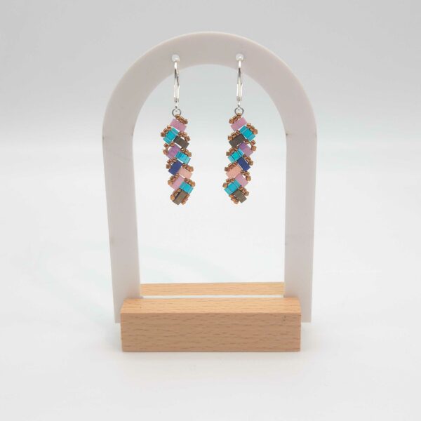 Boucles d’Oreilles Pendantes – Perles carrées Ecailles de Dragon – Hortensia